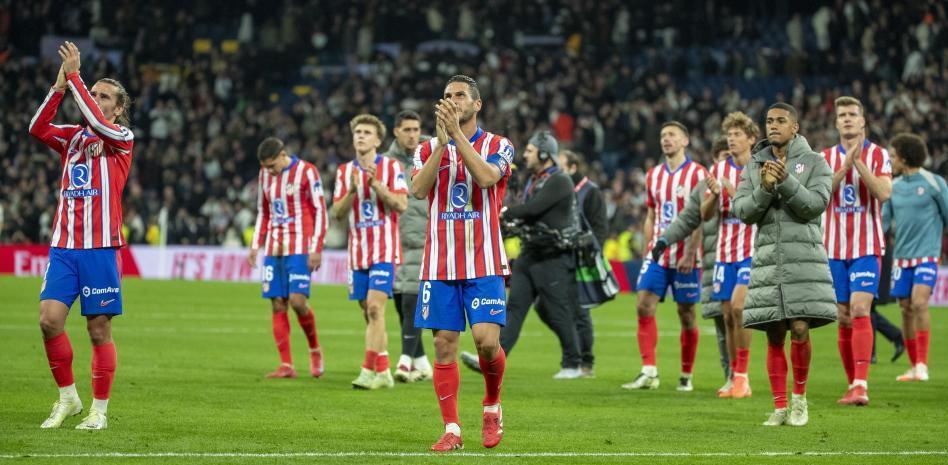 以全新视角回顾AC米兰对阵罗马的比赛📽️🔴⚫（换个角度再看AC米兰对阵罗马的较量🎥🔴⚫）