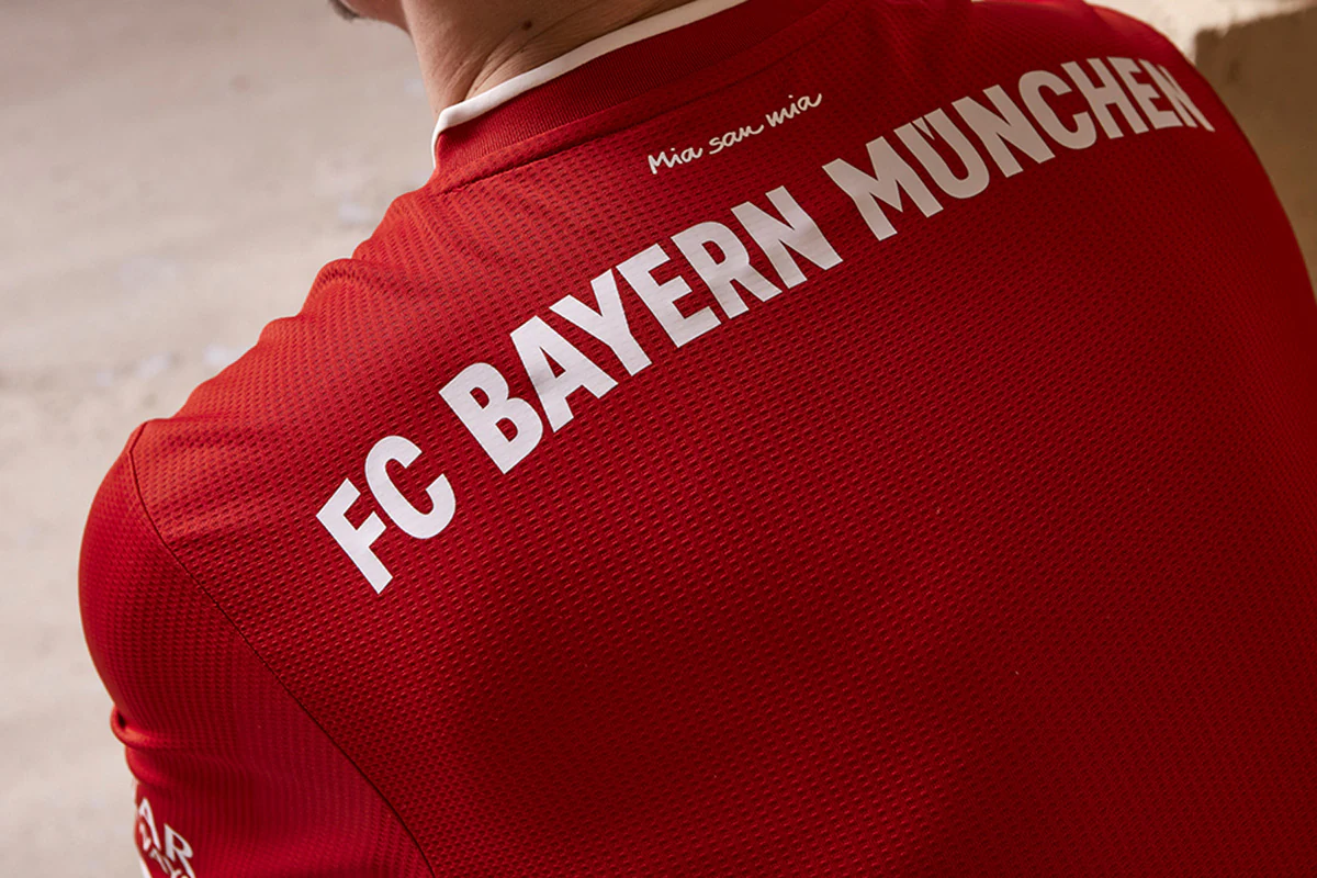 德天空：法兰克福和阿贾克斯谈17岁小将斯图尔的转会，想明夏引进（德天空：法兰克福与阿贾克斯磋商17岁小将斯图尔转会，目标明夏签下）