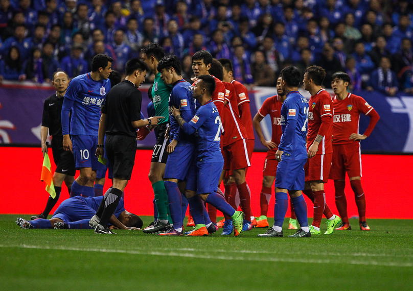 BURTON团队新赛季多点开花，苏翊鸣连夺FIS大跳台两站冠军（新赛季BURTON势头强劲，苏翊鸣包揽FIS大跳台两站桂冠）