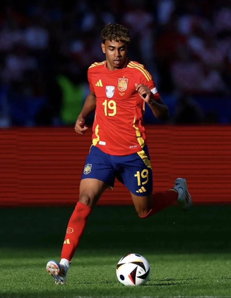 约基奇34+10+9完爆申京，杜兰特14中5探花空砍27分，掘金力克火箭（约基奇34+10+9压制申京，杜兰特14投5中；探花空砍27分，掘金击败火箭）