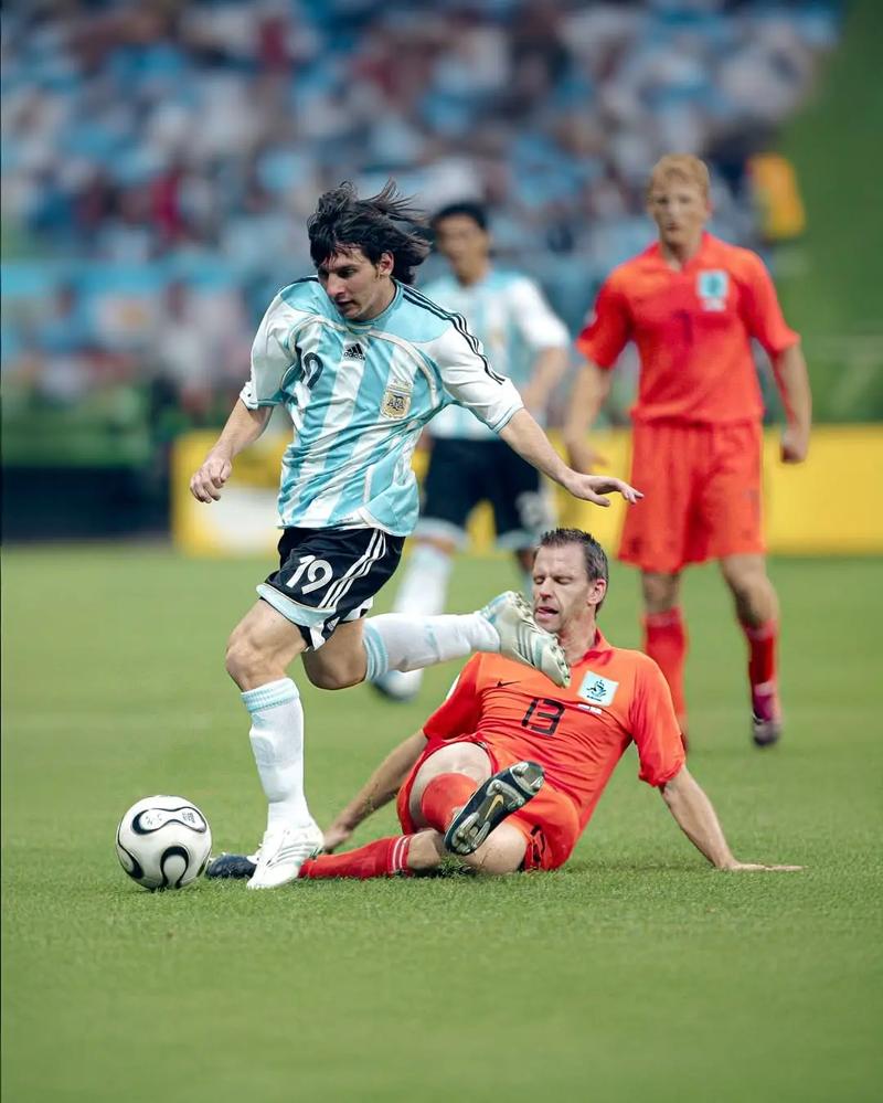 队报：巴黎向姆巴佩索要4.4亿欧，包括转会损失+信任损失（队报：巴黎向姆巴佩索赔4.4亿欧，包含转会与信任损失）