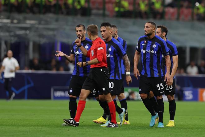 爵士东契奇30+三双力助球队逆转（东契奇轰30+三双，助球队完成逆转）