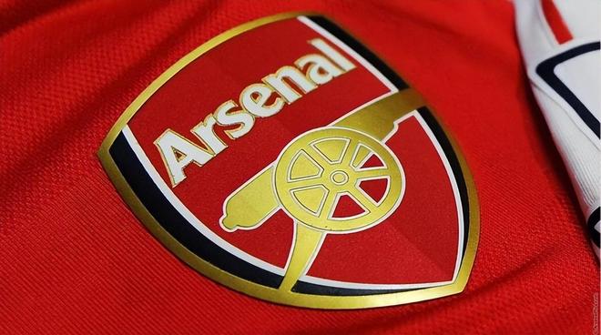 经纪人：莱万不会在冬窗离开巴萨，他专注于帮巴萨赢更多冠军（莱万经纪人：冬窗肯定不走，专注助巴萨争夺更多冠军）