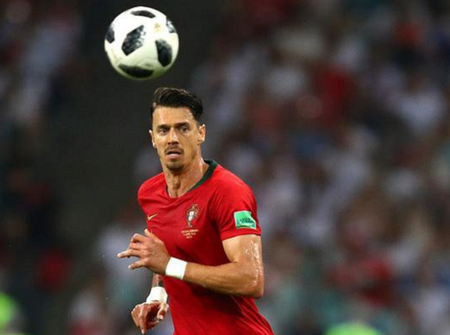 齐沃：感谢大家的称赞，但上场的是球员，功劳属于他们（齐沃：感谢肯定，但冲锋在前的是球员，荣誉属于他们）